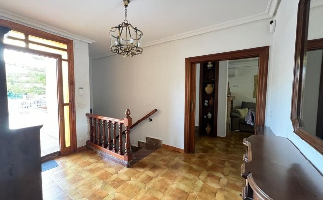 Resale - Villa -
Orihuela Costa - Campoamor