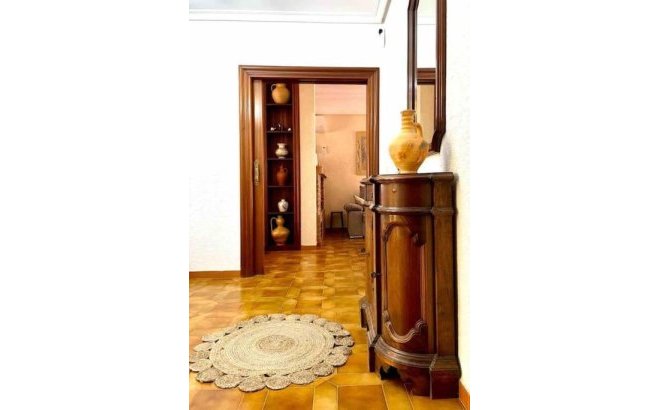 Resale - Villa -
Orihuela Costa - Campoamor