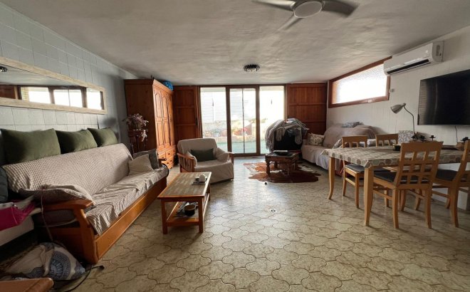 Resale - Villa -
Orihuela Costa - Campoamor