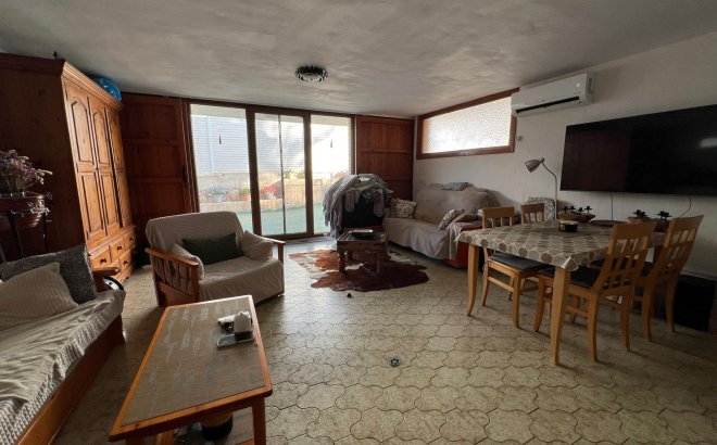 Resale - Villa -
Orihuela Costa - Campoamor