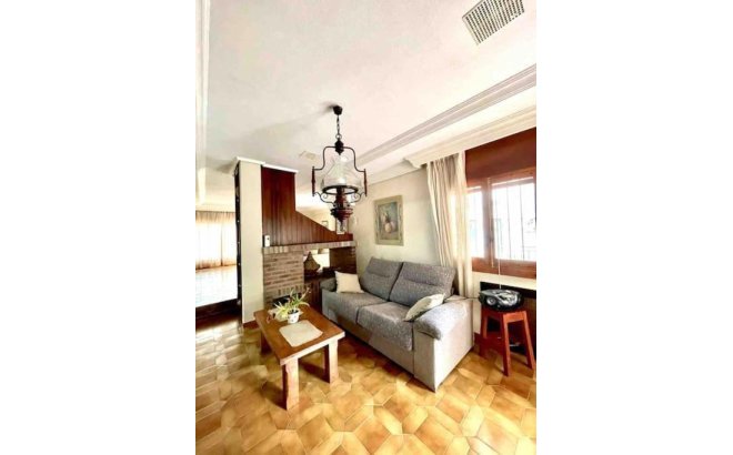 Resale - Villa -
Orihuela Costa - Campoamor