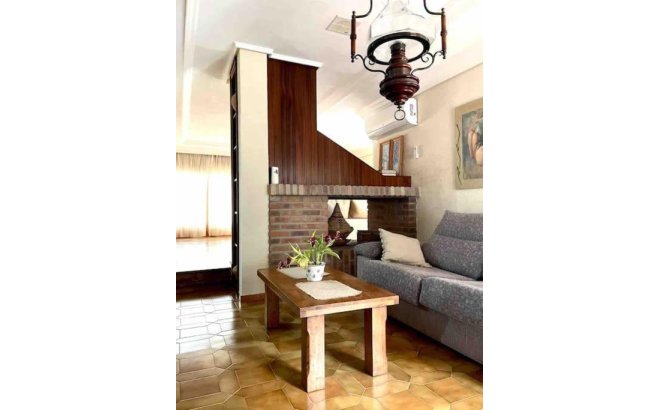 Resale - Villa -
Orihuela Costa - Campoamor