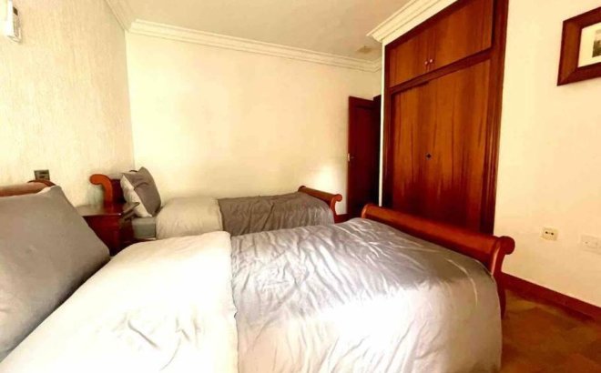 Resale - Villa -
Orihuela Costa - Campoamor