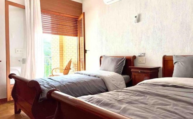 Resale - Villa -
Orihuela Costa - Campoamor