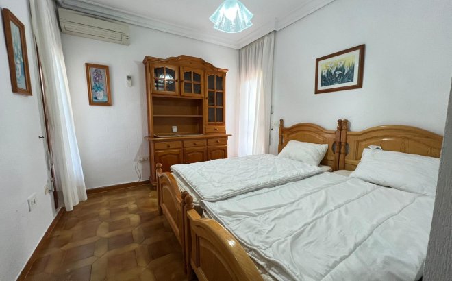 Resale - Villa -
Orihuela Costa - Campoamor