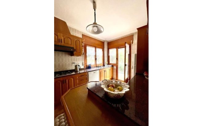 Resale - Villa -
Orihuela Costa - Campoamor