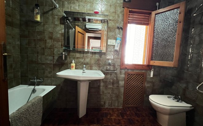 Resale - Villa -
Orihuela Costa - Campoamor