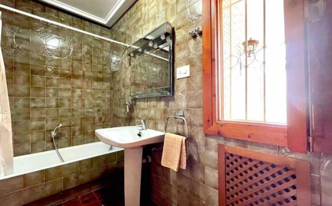 Resale - Villa -
Orihuela Costa - Campoamor