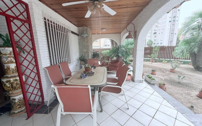 Resale - Villa -
Orihuela Costa - Campoamor