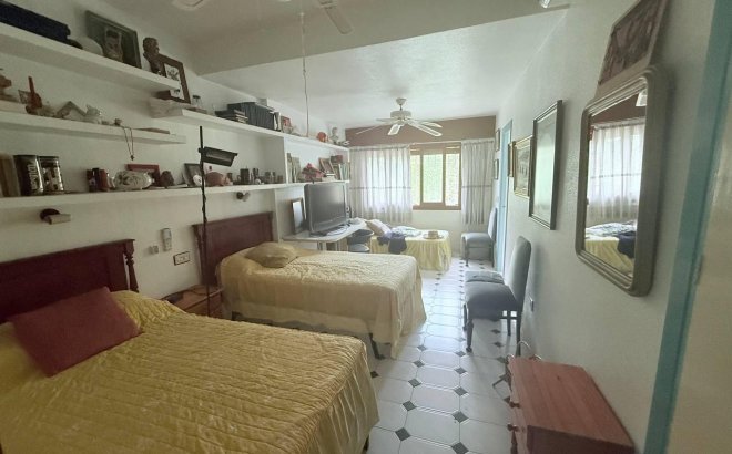 Resale - Villa -
Orihuela Costa - Campoamor