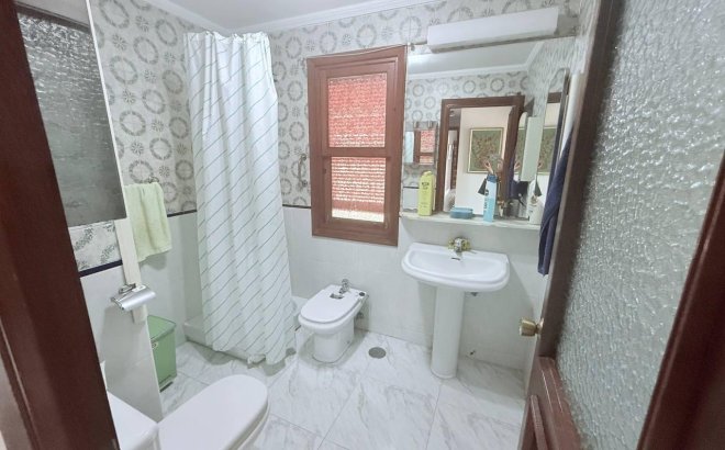 Resale - Villa -
Orihuela Costa - Campoamor