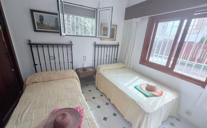 Resale - Villa -
Orihuela Costa - Campoamor