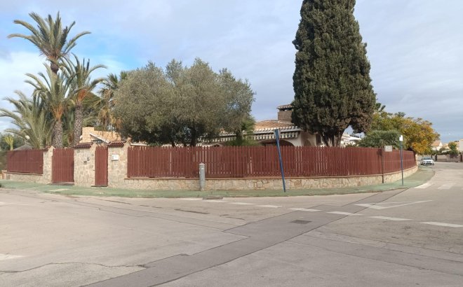 Resale - Villa -
Orihuela Costa - Campoamor