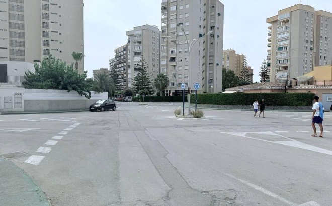 Resale - Villa -
Orihuela Costa - Campoamor