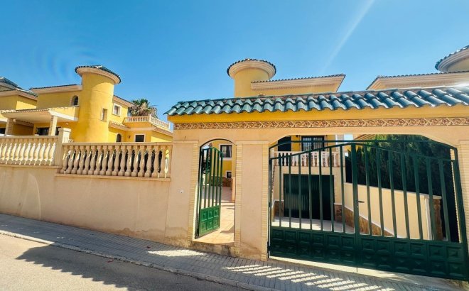 Resale - Villa -
Orihuela Costa - PAU 8