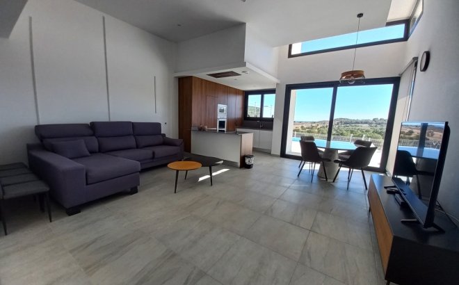 Revente - Villa -
San Miguel de Salinas - Inland