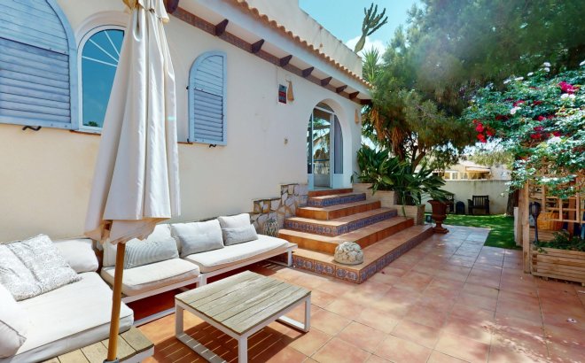 Resale - Villa -
Orihuela Costa - Costa Blanca