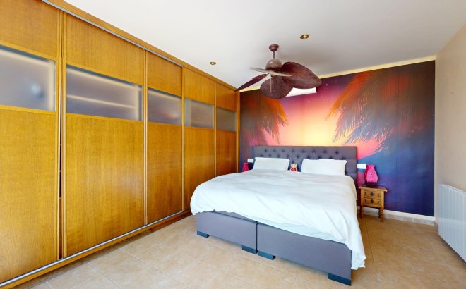 Resale - Villa -
Orihuela Costa - Costa Blanca