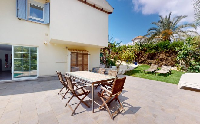 Resale - Villa -
Orihuela Costa - Costa Blanca