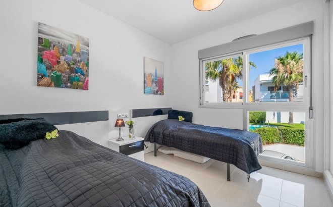 Resale - Bungalow -
Punta Prima - Costa Blanca