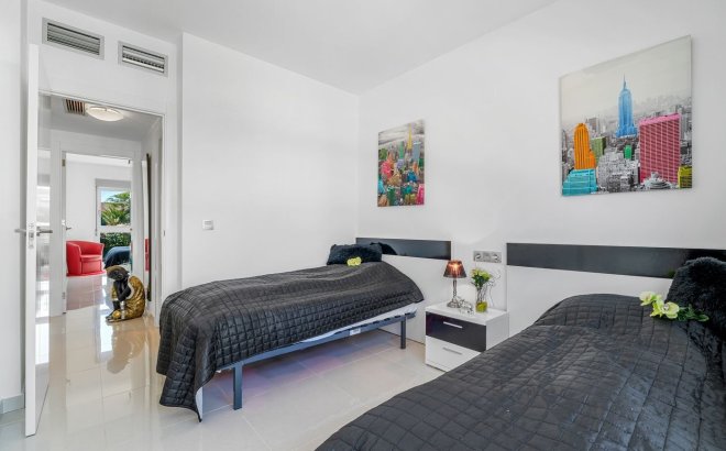 Resale - Bungalow -
Punta Prima - Costa Blanca