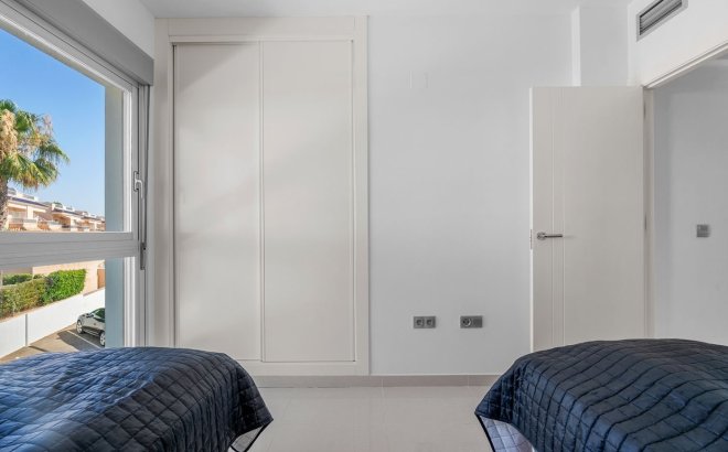 Resale - Bungalow -
Punta Prima - Costa Blanca