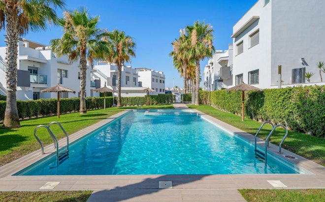 Resale - Bungalow -
Punta Prima - Costa Blanca