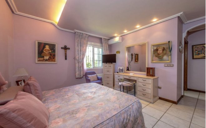 Resale - Villa -
La Mata - Costa Blanca