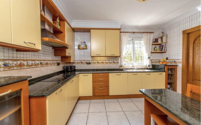 Resale - Villa -
La Mata - Costa Blanca