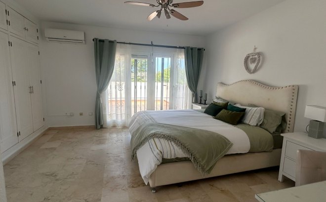 Resale - Villa -
Orihuela Costa - Costa Blanca