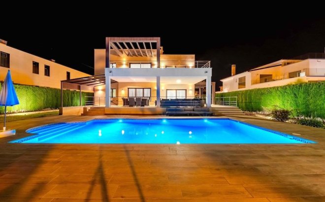 Revente - Villa -
Cabo Roig - Costa Blanca