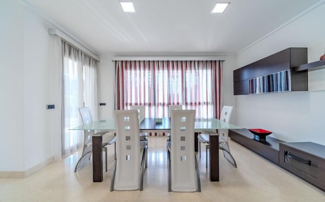 Revente - Villa -
Cabo Roig - Costa Blanca