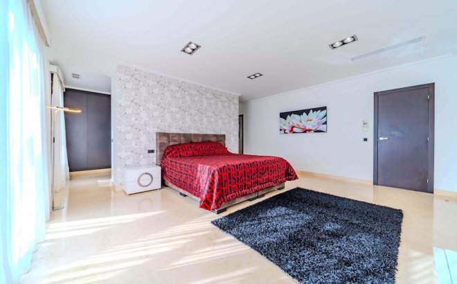 Revente - Villa -
Cabo Roig - Costa Blanca