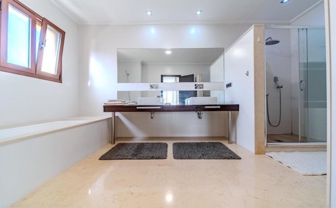 Revente - Villa -
Cabo Roig - Costa Blanca