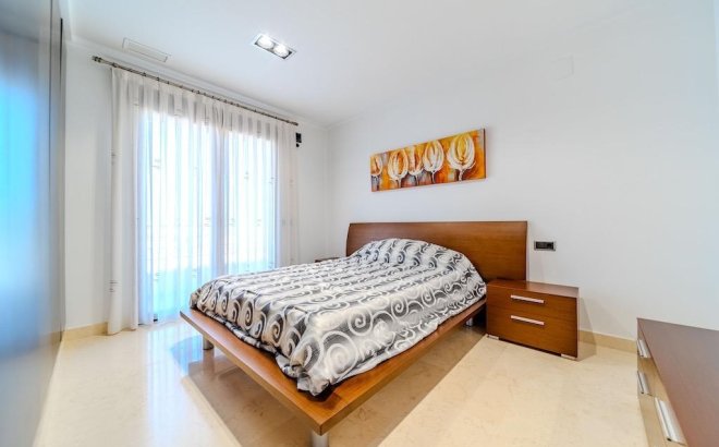 Revente - Villa -
Cabo Roig - Costa Blanca