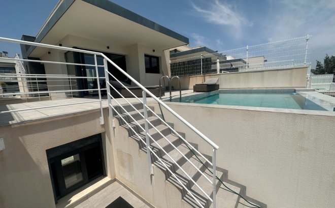 Revente - Villa -
San Miguel de Salinas - Inland