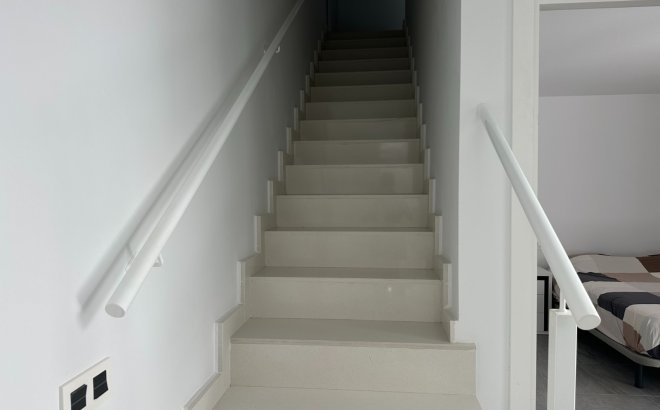 Revente - Villa -
San Miguel de Salinas - Inland