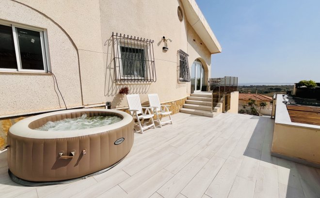 Resale - Villa -
San Miguel de Salinas - Inland