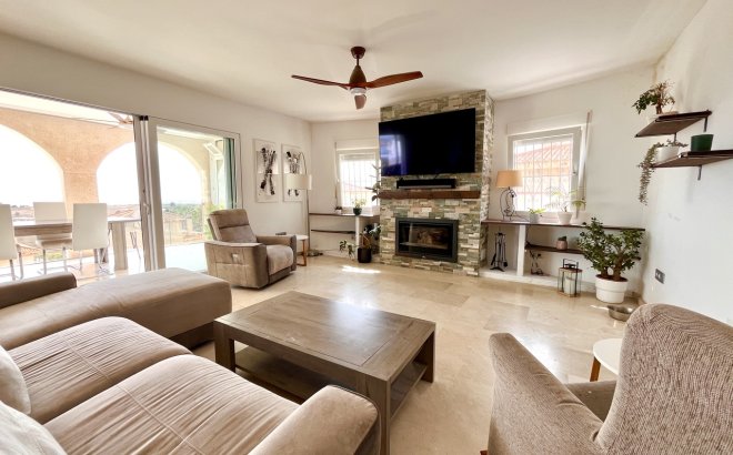 Resale - Villa -
San Miguel de Salinas - Inland