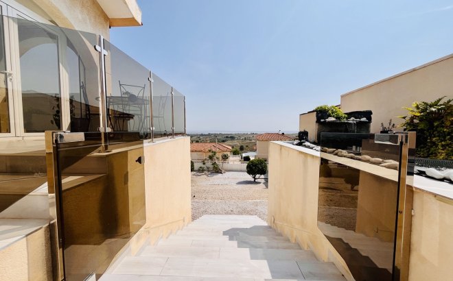 Resale - Villa -
San Miguel de Salinas - Inland