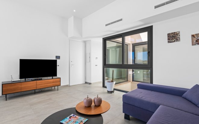 Resale - Villa -
San Miguel de Salinas - Inland