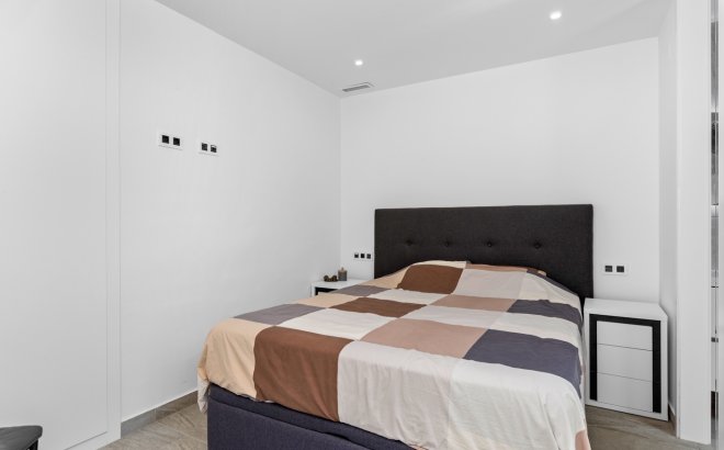 Resale - Villa -
San Miguel de Salinas - Inland