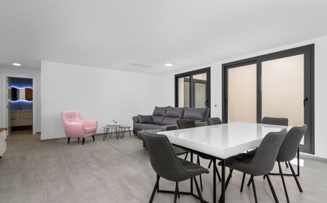 Resale - Villa -
San Miguel de Salinas - Inland