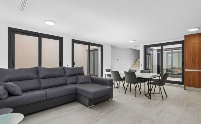 Resale - Villa -
San Miguel de Salinas - Inland