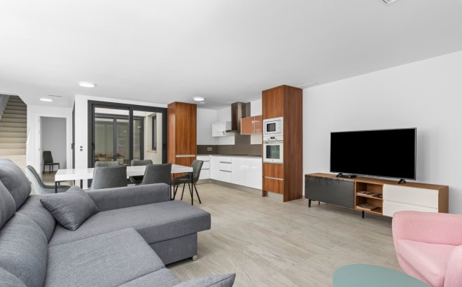 Resale - Villa -
San Miguel de Salinas - Inland