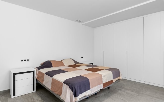 Resale - Villa -
San Miguel de Salinas - Inland