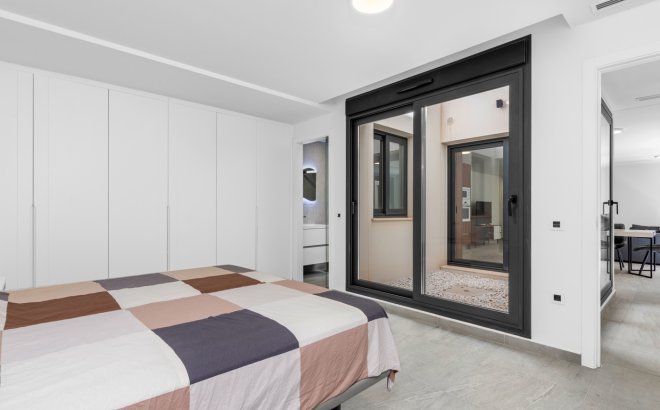 Resale - Villa -
San Miguel de Salinas - Inland