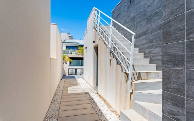 Resale - Villa -
San Miguel de Salinas - Inland