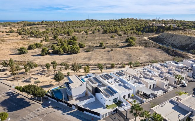 Resale - Villa -
San Miguel de Salinas - Inland