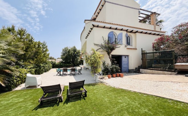 Resale - Villa -
La Zenia - Costa Blanca